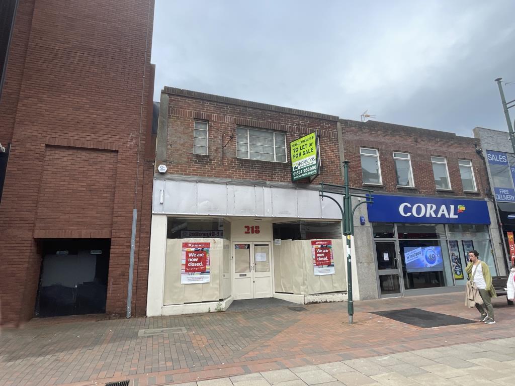 Lot: 53 - TOWN CENTRE RETAIL PREMISES FOR REFURBISHMENT - front view of Town Centre retail premises